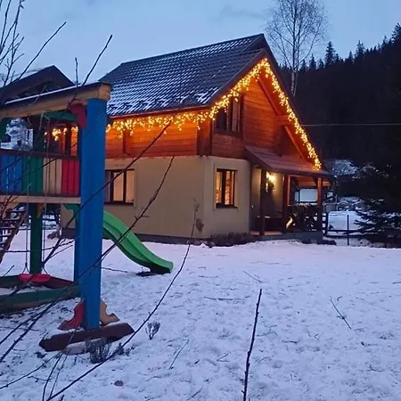 біля річки з чаном,садиба квітуча долина