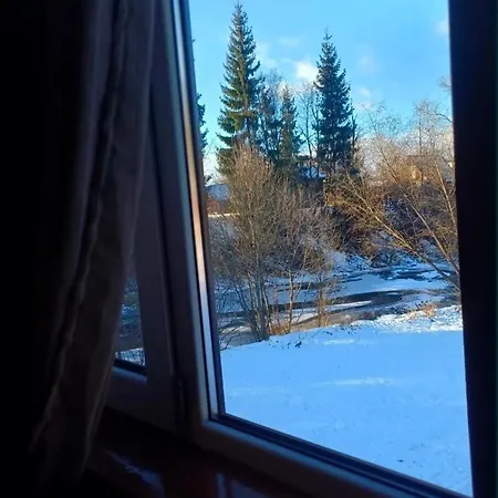 біля річки з чаном,садиба квітуча долина