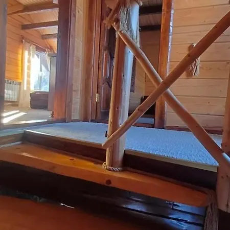 Holiday home біля річки з чаном,садиба квітуча долина *